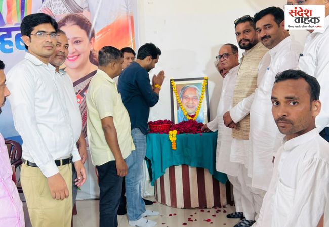 यूपी कांग्रेस मुख्यालय में कांशीराम को दी गई श्रद्धांजलि, सामाजिक न्याय का लिया संकल्प