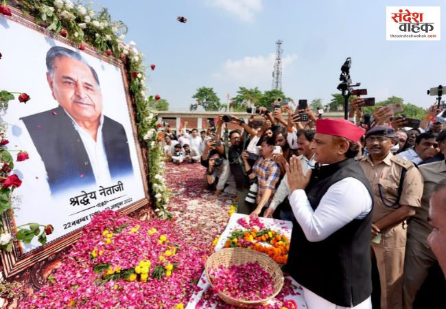 मुलायम सिंह यादव की पुण्यतिथि पर सैफई पहुंचे अखिलेश, BJP पर वोट चोरी का लगाया आरोप