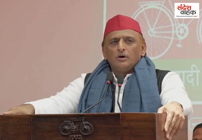 'पापों के मटके भर चुके हैं, अब टैंकर आएंगे', अखिलेश ने 12 काले मटके रखकर बीजेपी पर बोला हमला