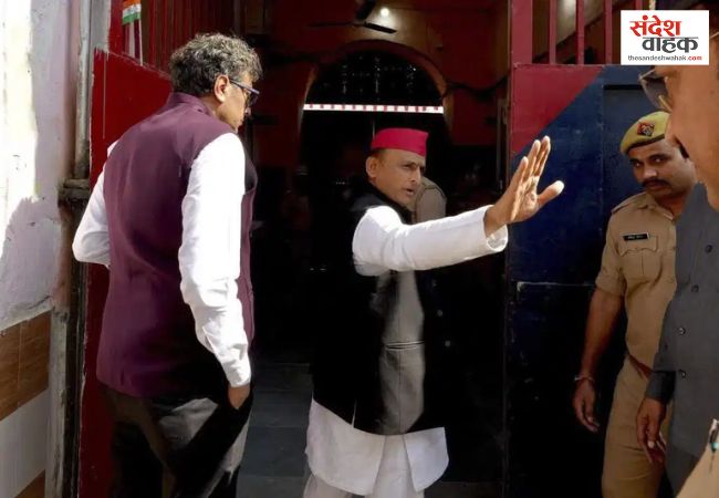आजम खान से मिलने रामपुर जेल पहुंचे अखिलेश यादव, छोटे बेटे अदीब भी रहे साथ