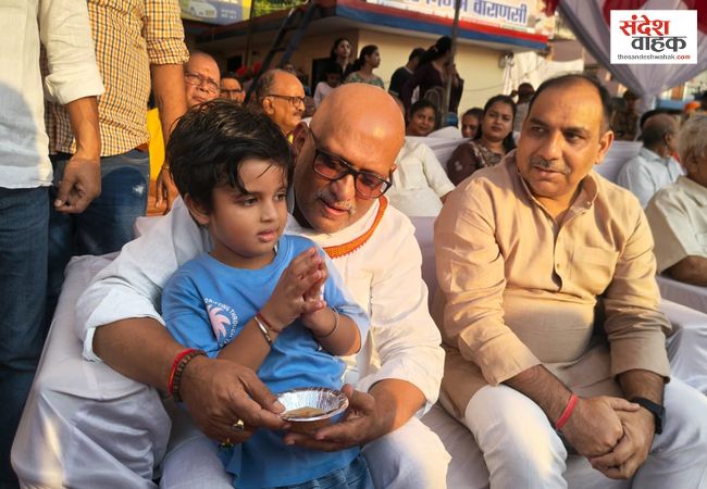 काशी के भरत मिलाप में पहुंचे अजय राय, एयर शो की तारीख पर उठाए सवाल