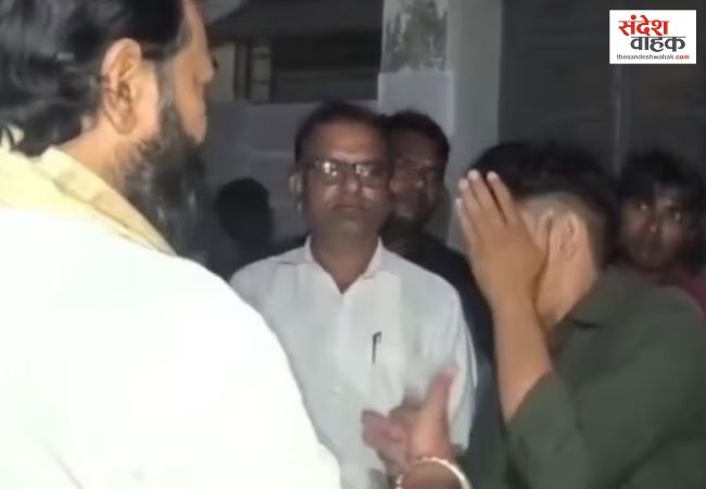 महोबा में भाजपा विधायक ने गोदाम प्रभारी को जड़े थप्पड़, सपा से मिलीभगत का लगाया आरोप