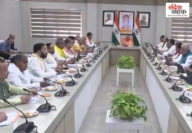 UP कैबिनेट के 22 प्रस्तावों पर मुहर, शिक्षकों-कर्मचारियों को मिलेगा कैशलेस इलाज