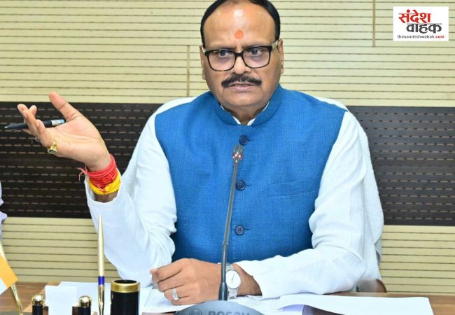 लखनऊ ट्रिपल मर्डर केस: ब्रजेश पाठक ने पीड़ित परिवार को नौकरी और सुरक्षा का किया ऐलान, आरोपी के अवैध निर्माण पर चलेगा बुलडोजर