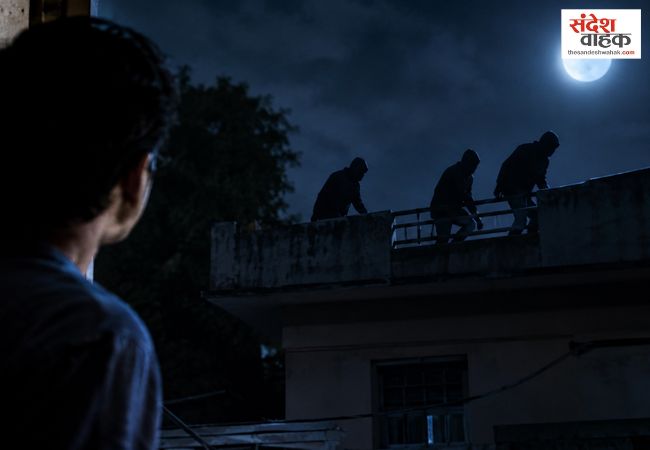 लखीमपुर के सिंगाही में रात में घर की छत पर संदिग्धों की आहट से दहशत, परिवार ने मांगी सुरक्षा