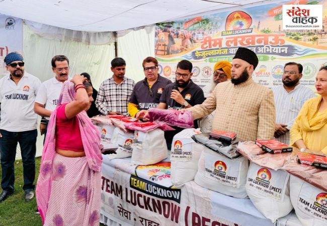 लखनऊ के फैजुल्लागंज में बाढ़ पीड़ितों की मदद को आगे आई टीम लखनऊ, बांटी राहत सामग्री