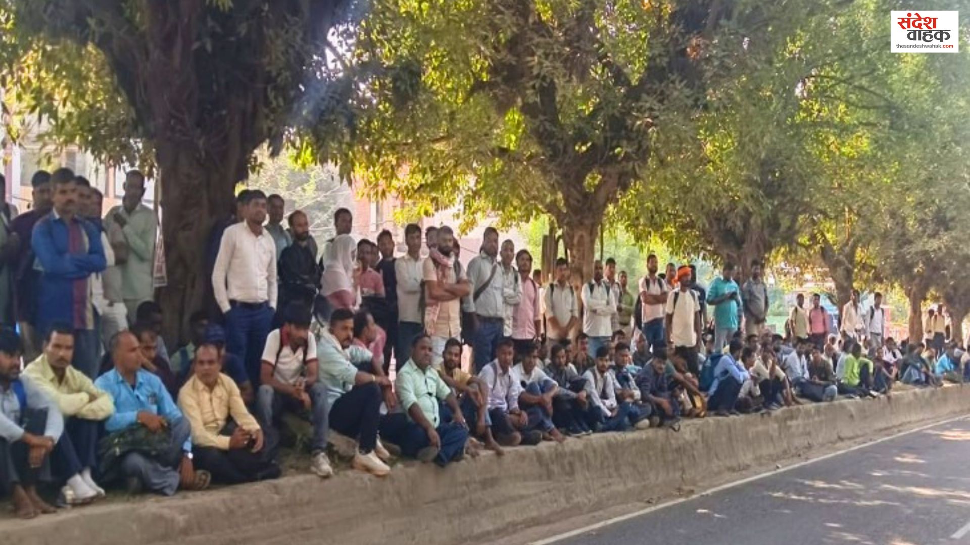 Ambulance Technicians Protest Lucknow