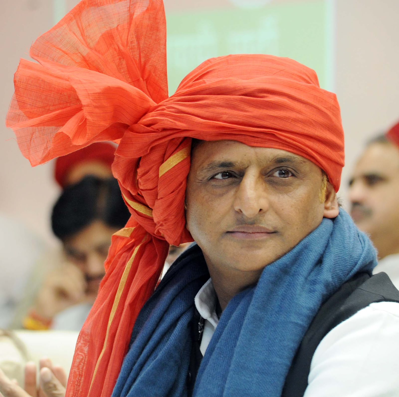 'पापों के मटके भर चुके हैं, अब टैंकर आएंगे', अखिलेश ने 12 काले मटके रखकर बीजेपी पर बोला हमला