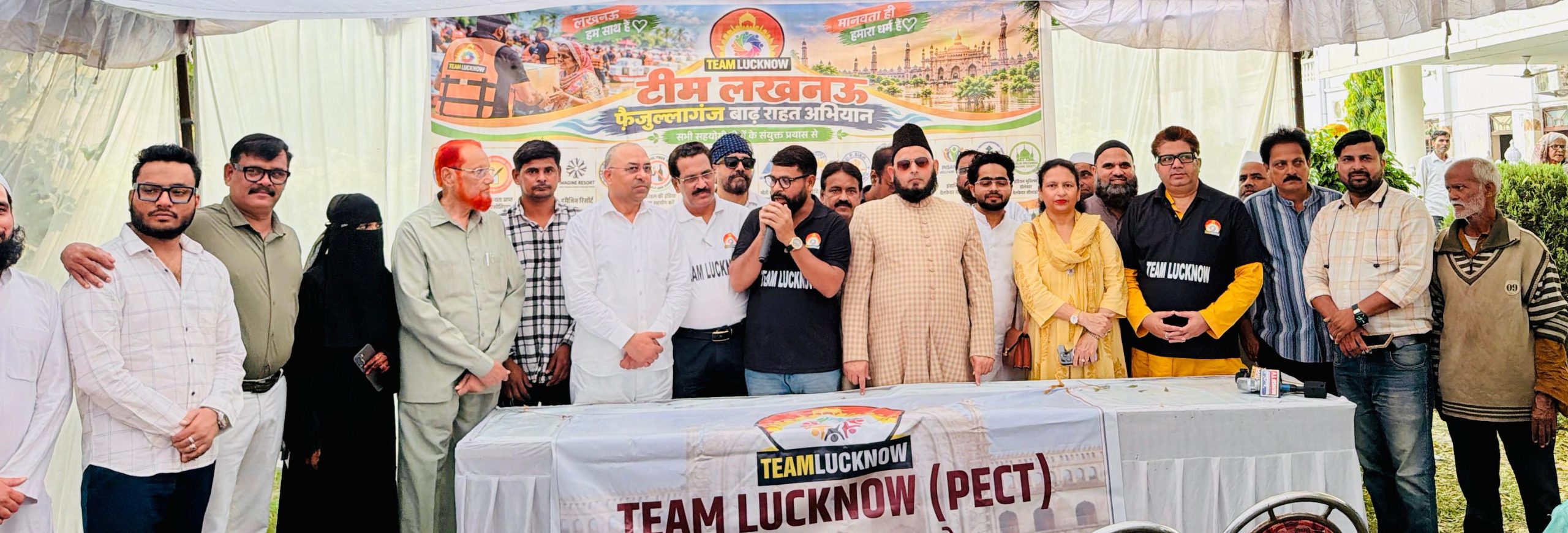 लखनऊ के फैजुल्लागंज में बाढ़ पीड़ितों की मदद को आगे आई टीम लखनऊ, बांटी राहत सामग्री