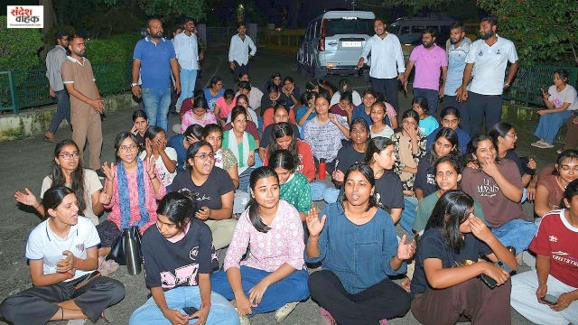 Lucknow University Student Protest