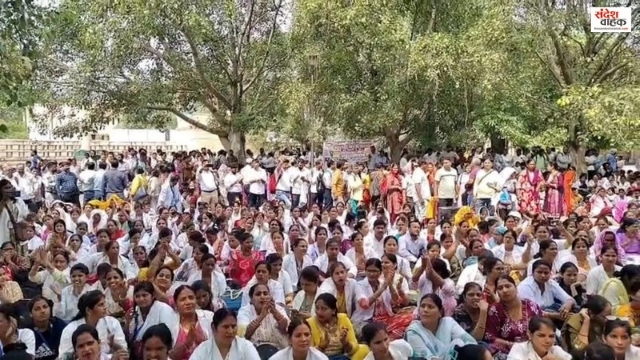 UP NHM Employees Protest